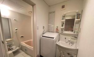 Prime Shinjuku - 12min to Kabukicho - Quiet Park Area - Entire House - 3BD 6Beds - 70 sqm 750 sqft