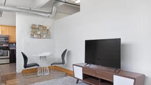 Landing Stylish 1BD Gym Pool