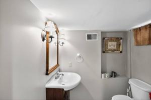 2BR w Private Patio • Near Waterfront • Parking
