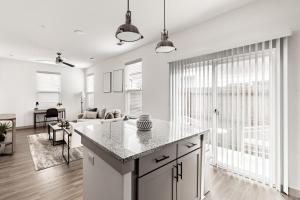 Landing Apartments - Skyline Prairie