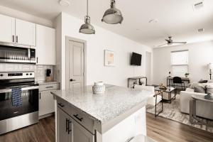 Landing Apartments - Skyline Prairie