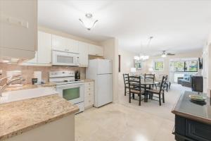 Beach-Ready Hilton Head Condo w Resort Amenities