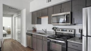 Landing Apartments - Oxford at Santa Clara