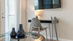 Landing Stylish 2BD Clubhouse Gym