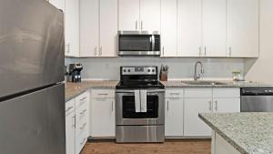 Landing Stylish 2BD Clubhouse Gym