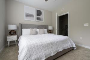 Landing Stylish 1BD Clubhouse Game Room