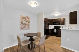 Landing Apartments - Boulders at Lookout Mountain