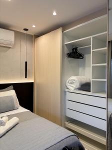 Studio confortável com espaço Home Office