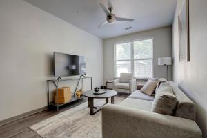 Landing Amazing 2BD Clubhouse Pool