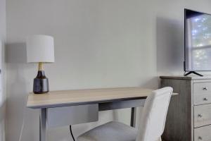 Landing Amazing 2BD Clubhouse Pool