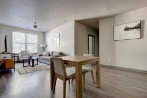 Landing Amazing 2BD Clubhouse Pool