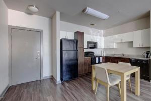 Landing Amazing 2BD Clubhouse Pool