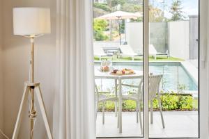 Modern Flat Just Steps From Shore