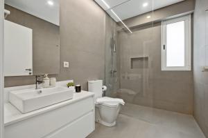 Modern Flat Just Steps From Shore