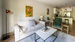 Landing Apartments - Avalon at James Island