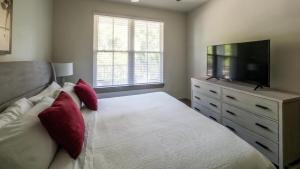Landing Apartments - Avalon at James Island