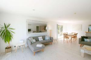 Patons Rock Latitude - Modern Getaway