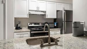 Landing Spectacular 1BD Pool Clubhouse