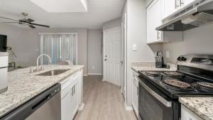 Landing Spectacular 1BD Pool Clubhouse