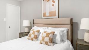 Landing Spectacular 1BD Pool Clubhouse