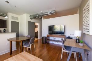 Landing Incredible 1BD Clubhouse Gym