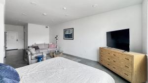 Landing Modern Studio Rooftop Lounge Game Room