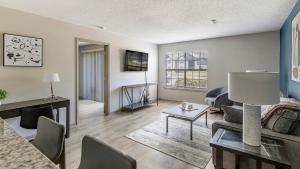 Landing Apartments - Reserve at Research Park
