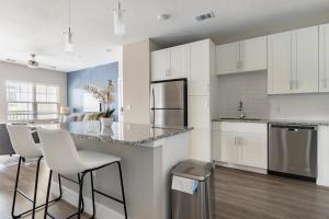 Landing Beautiful 1BD Clubhouse Gym