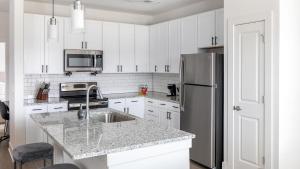 Landing Incredible 3BD Pool Gym