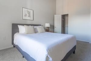 Landing Incredible 1BD Gym Courtyard