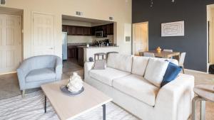 Landing Apartments - Park at Mission Hills