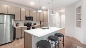 Landing Apartments - Velo Shelby Farms