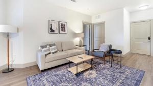 Landing Modern 2BD Clubhouse Gym