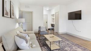 Landing Modern 2BD Clubhouse Gym