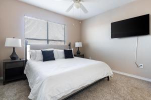 Landing Spectacular 1BD Rooftop Lounge Gym