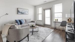 Landing Beautiful 1BD Courtyard Yoga Studio