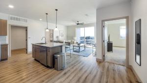 Landing Stunning 1BD Game Room Clubhouse