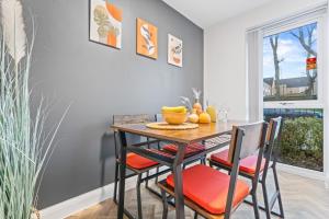 Modern City 5-Bed House Sleeps 9 Garden & Parking