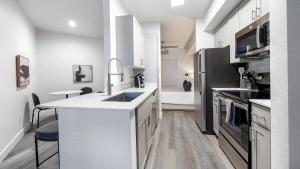 Landing Spectacular Studio Pool Clubhouse