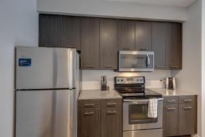 Landing Apartments - Broadway Station