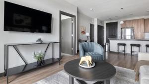 Landing Incredible 2BD Game Room Pool