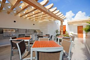 Mayan Monk Suite Serene Stay Near Beach & 5th Ave