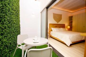 Mayan Monk Suite Serene Stay Near Beach & 5th Ave