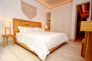 Mayan Monk Suite Serene Stay Near Beach & 5th Ave