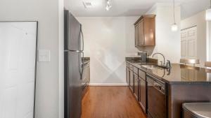 Landing Incredible 2BD Courtyard Clubhouse