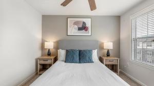 Landing Incredible 2BD Courtyard Clubhouse