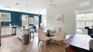 Landing Stylish 2BD Clubhouse Gym