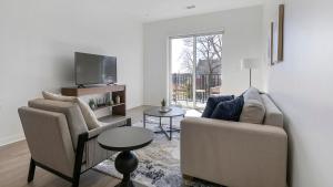 Landing Stylish 1BD Clubhouse Gym