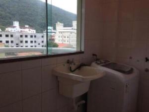 Apartamento Grande Av Principal Bombinhas 150m da praia