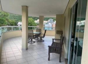 Apartamento Grande Av Principal Bombinhas 150m da praia